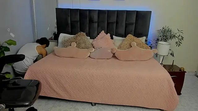 Leo santoro online show from April 8, 2:15 pm