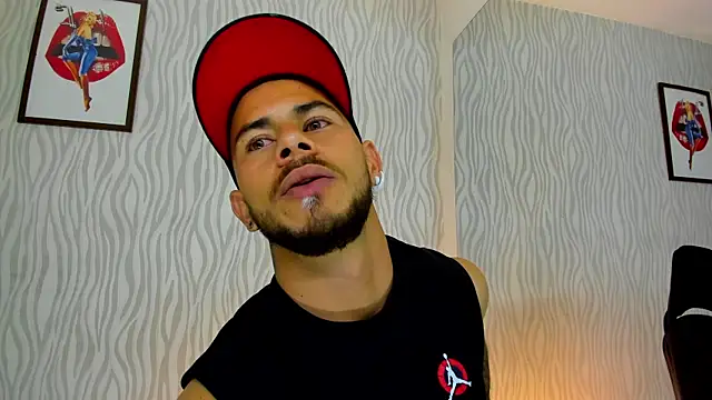 Snapshot of dylan_jacobx chatting on October 26, 1:51 am dylan jacobx online show from October 26, 1:51 am