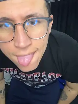 Kurtxxx22 online show from November 16, 3:08 am