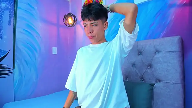 MaxiWildd online show from April 7, 1:11 pm