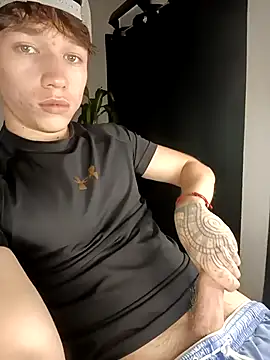 Snapshot of Logan_sixxer chatting on October 4, 10:14 pm Logan sixxer online show from October 4, 10:14 pm