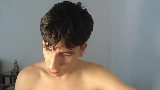 Snapshot of younewmaster chatting on October 1, 6:01 pm younewmaster online show from October 1, 6:01 pm