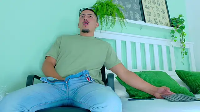 MrFox   online show from October 17, 7:40 pm