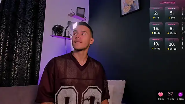 MarkSantozz online show from March 10, 7:09 pm