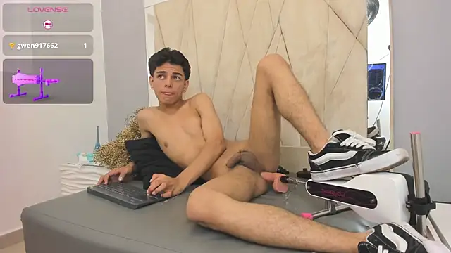 Snapshot of owen__johnson chatting on September 26, 12:25 pm owen  johnson online show from September 26, 12:25 pm