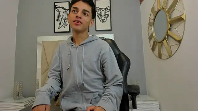 Snapshot of owen__johnson chatting on September 23, 12:04 pm owen  johnson online show from September 23, 12:04 pm