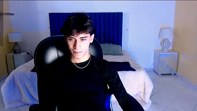 RoberthAlv online show from February 19, 2:02 pm