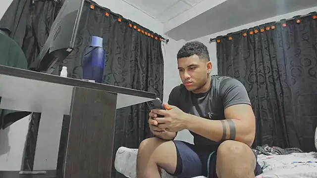 evan hardy online show from September 9, 2:22 am