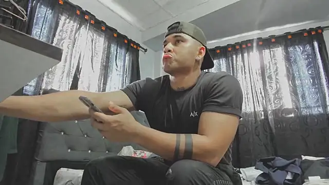 evan hardy online show from September 11, 7:02 pm