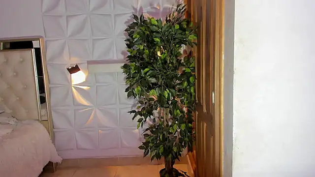 Wyatt Rose online show from November 27, 3:43 am