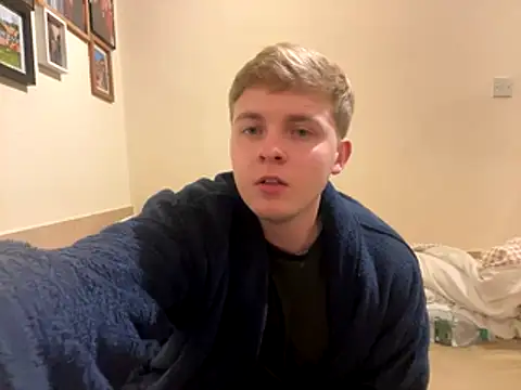 bigyoungman18 online show from October 25, 2:57 am