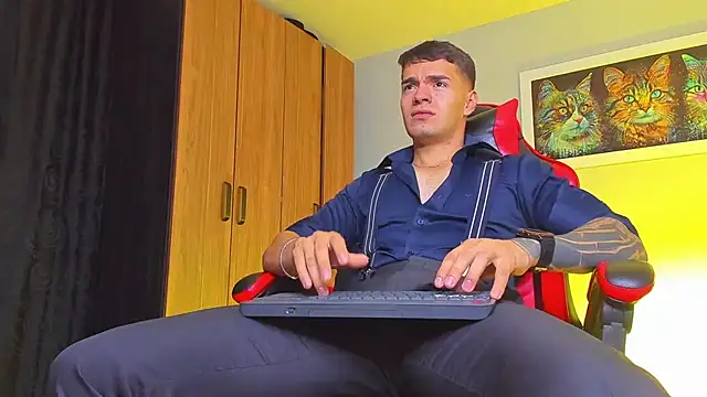 Snapshot of ALPHA_DOMINUS_ chatting on September 29, 4:44 am ALPHA DOMINUS  online show from September 29, 4:44 am