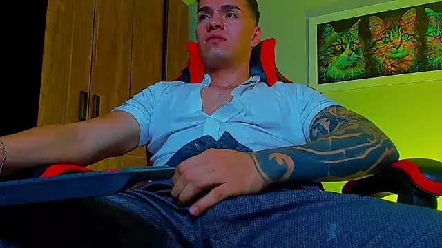 Snapshot of ALPHA_DOMINUS_ chatting on September 26, 4:43 am ALPHA DOMINUS  online show from September 26, 4:43 am