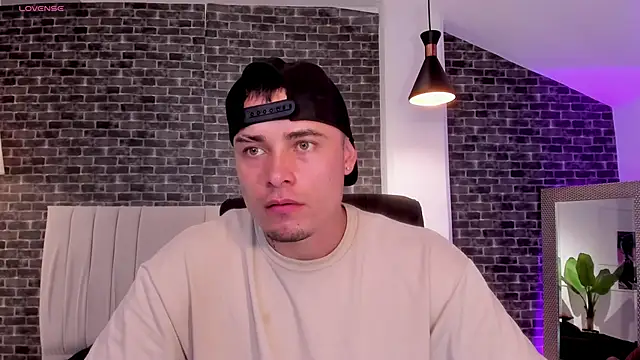 connorsmiith online show from February 25, 4:19 pm