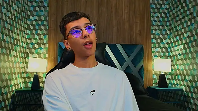 Aiden Royce online show from November 2, 11:31 pm