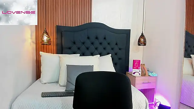 Hisoka 011 online show from March 25, 8:13 pm