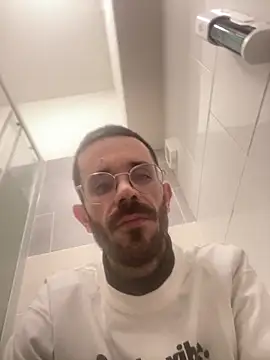 lolo7121 online show from April 3, 11:34 pm