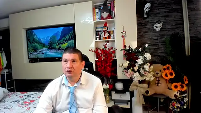 SpartacusDaddy48 online show from May 20, 3:51 pm