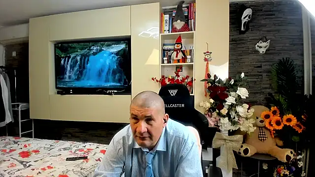 SpartacusDaddy48 online show from April 29, 10:09 am