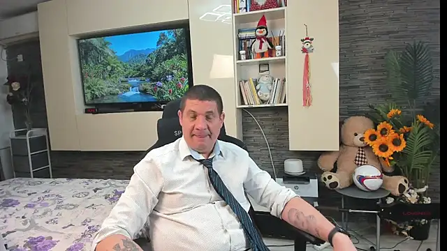 SpartacusDaddy48 online show from July 8, 1:48 pm