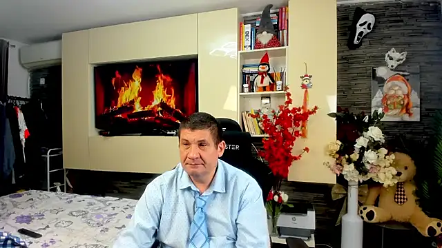 SpartacusDaddy48 online show from March 27, 12:06 pm