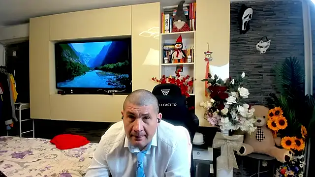 SpartacusDaddy48 online show from May 2, 1:14 pm