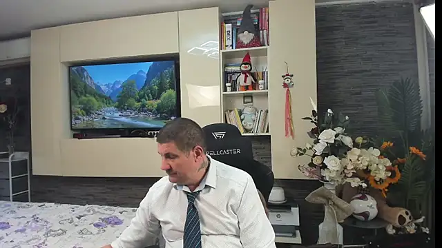 SpartacusDaddy48 online show from July 5, 10:33 am