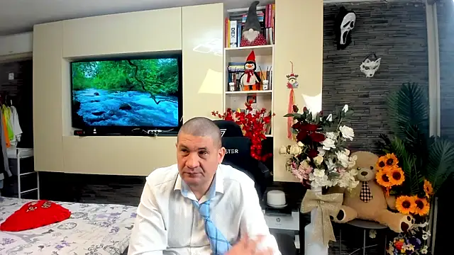 SpartacusDaddy48 online show from May 3, 1:14 pm