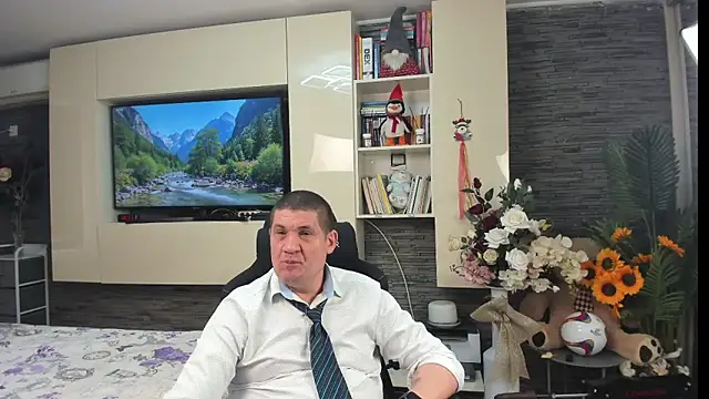 SpartacusDaddy48 online show from July 3, 7:14 am