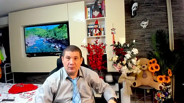 SpartacusDaddy48 online show from May 19, 8:20 am