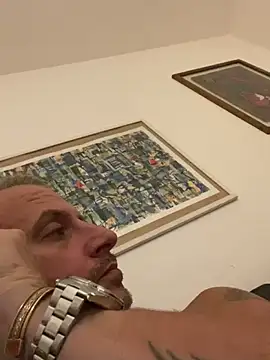 Snapshot of Maurinho3005 chatting on October 28, 11:07 pm Maurinho3005 online show from October 28, 11:07 pm