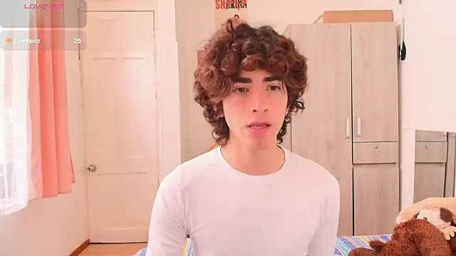 Nude Boy18 online show from November 26, 3:59 pm