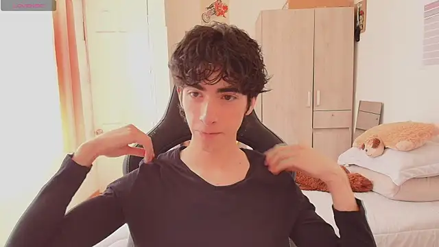 Nude Boy18 online show from May 27, 5:43 pm