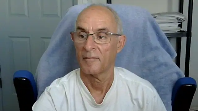 funone1999 online show from October 28, 8:33 pm