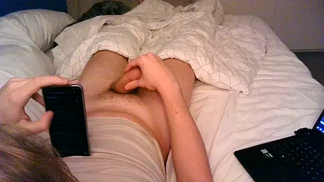 Snapshot of fuckFlo_1 chatting on October 29, 11:40 pm fuckFlo 1 online show from October 29, 11:40 pm