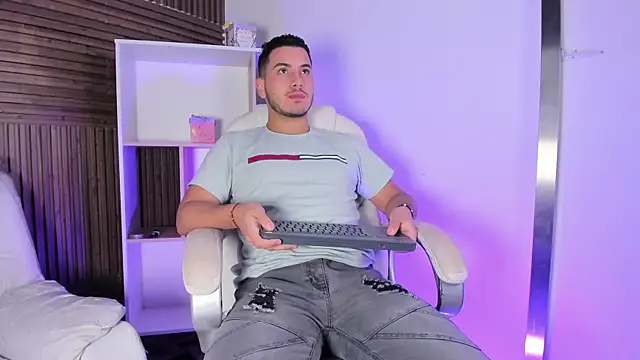 Snapshot of Axel_grey_ chatting on October 25, 12:51 pm Axel grey  online show from October 25, 12:51 pm