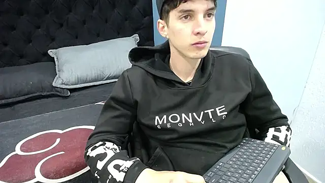 Jheampiiero online show from October 29, 1:58 pm