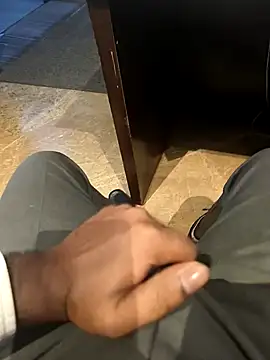 hotboy43339 online show from November 2, 2:27 am