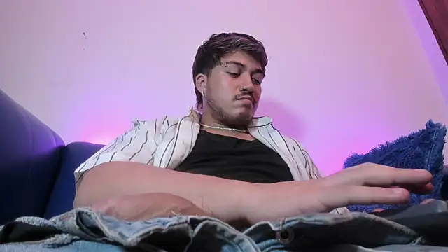 juanmechanic  online show from February 19, 7:05 am