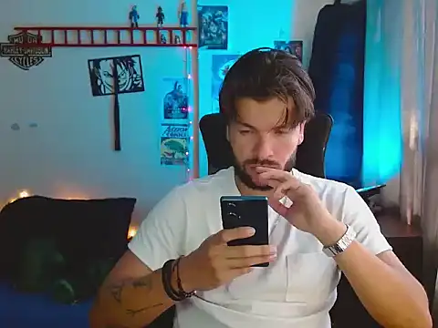Snapshot of cortelioni_massimo_ chatting on October 24, 7:37 pm cortelioni massimo  online show from October 24, 7:37 pm