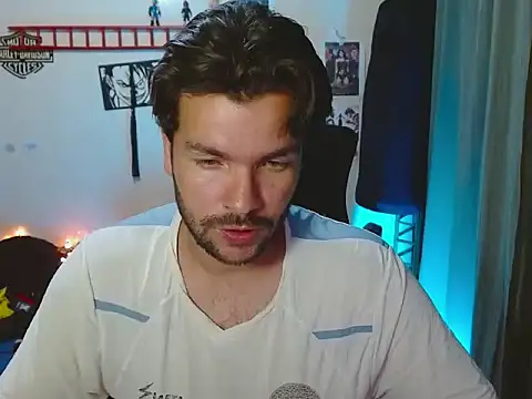 Snapshot of cortelioni_massimo_ chatting on October 2, 1:09 am cortelioni massimo  online show from October 2, 1:09 am