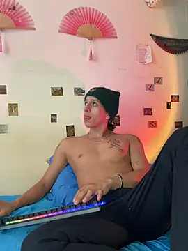 DannyPhantom555 online show from April 6, 5:25 pm