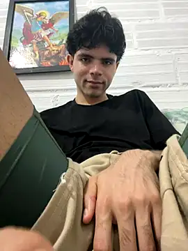 Axel-Mejia online show from November 13, 2:49 am