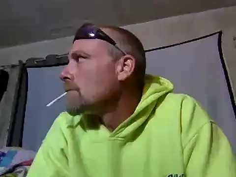 Snapshot of Eat_it_from_the_back chatting on October 2, 2:15 am Eat it from the back online show from October 2, 2:15 am