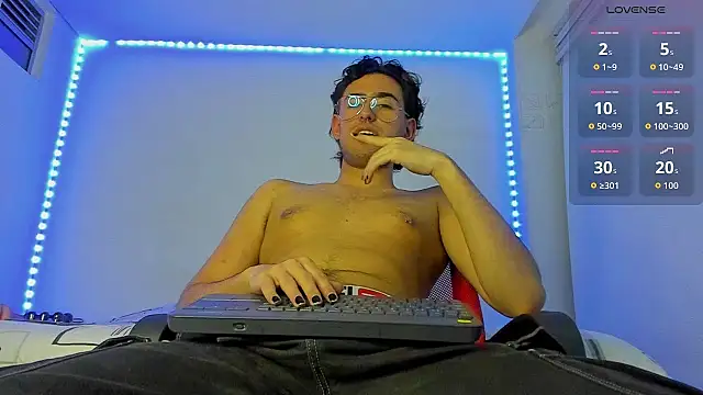 Snapshot of Alexxx_savage chatting on September 23, 3:50 am Alexxx savage online show from September 23, 3:50 am