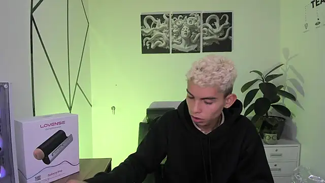 Room 69x online show from December 18, 2:40 am