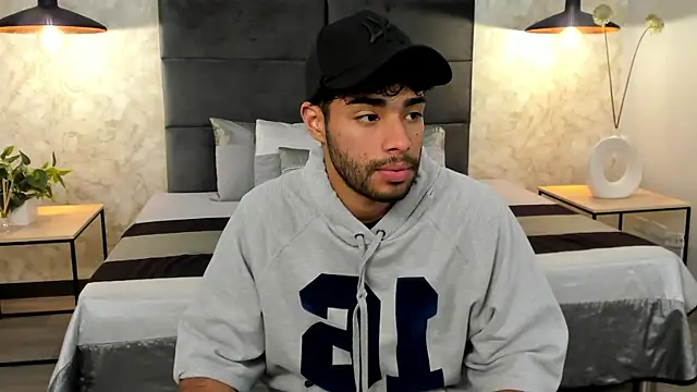 RaphaelDufort online show from November 18, 11:59 pm