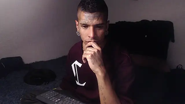 Snapshot of black_firex chatting on October 3, 9:42 pm black firex online show from October 3, 9:42 pm