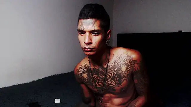 Snapshot of black_firex chatting on October 11, 11:09 pm black firex online show from October 11, 11:09 pm