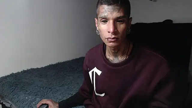 Snapshot of black_firex chatting on October 6, 2:05 am black firex online show from October 6, 2:05 am